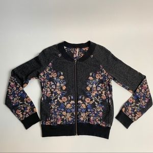 Light weight jacket with floral design!